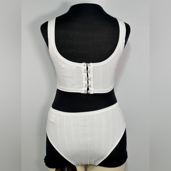 FOREVER 21 BODYSUIT TANK TOP SCOOP NECK SIZE M COLOR WHITE - Picture 2 of 5